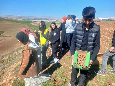 Öğrenciler bin tohum toplarını doğayla buluşturdu İhlas Haber Ajansı